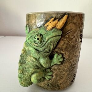 TOM HATTON Nature Rules  Pottery MUG Cup 1997 LIZARD
